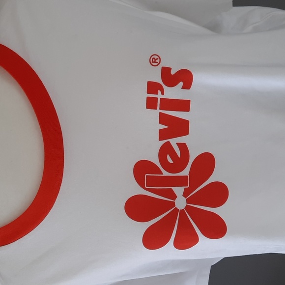 3 for $30. Levi's Cropped Jordie T-Shirt - Picture 2 of 12